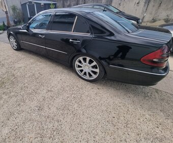 Mercedes Benz E 211 - 6