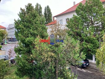 BEZ PROVÍZIE - Pekná zariadená kancelária 24 m 2, Koceľova - 6