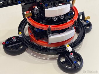 Lego technic 42179 - Planeta zem a mesiac na obeznej drahe - 6