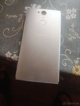 Predám Sony Xperia XA2 - 6