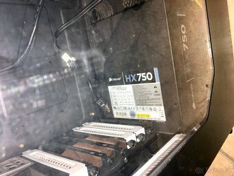 Predám PC skrinku so sieťovým zdrojom HX750 - 6