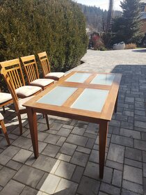 Stôl a stoličky - 6
