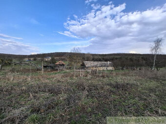 CENA v RK ..Pokojná vidiecka usadlosť s vinicou a 4,3 ha p - 6