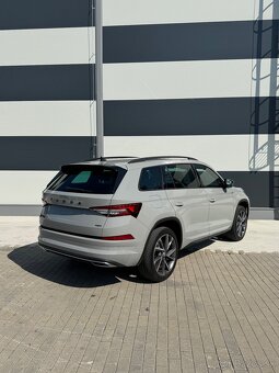ŠKODA KODIAQ SPORTLINE 4x4 2.0 TDI 147 KW NARDO GREY 2022 - 6