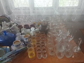 Sklenené poháre, porcelánové šálky - 6