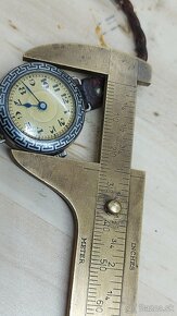 Predám funkčné dámske starožitné tulované hodinky 20te roky - 6