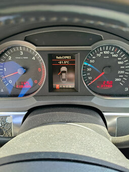 AUDI A6C6 - 6