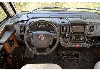 karavan autokaravan Eura Mobil 890 QB - 6