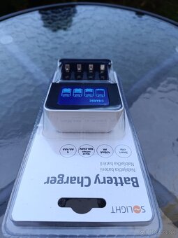 Predám nabíjačku batérií Solight DN25 - 6