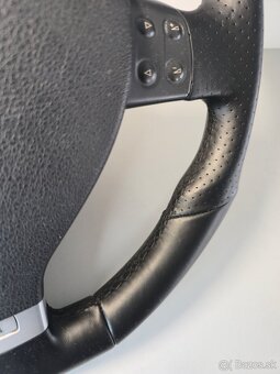 GTI kožený multifunkčný volant s radením F1 - 6