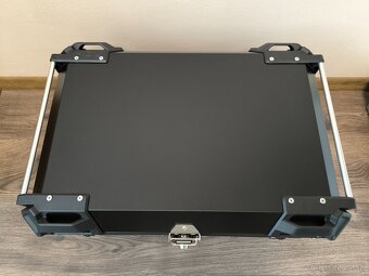 Zadní motokufr TopCase 65L hliníkový černý - 6