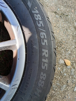 Sada letných pneumatík s alu diskami 185/65 R15 4x108 - 6