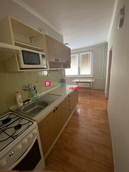 Exkluzívne na predaj priestranný 2-izbový byt v centre Svidn - 6
