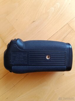 Nikon MB-D10 - 6