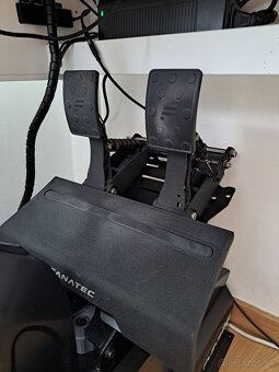 Playseat F1 sedačka s Moza R16 a volantom Moza GS V2P - 6