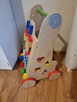 Chodítko drevené a plastové hracie - 6