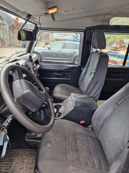 Land Rover Defender - 6