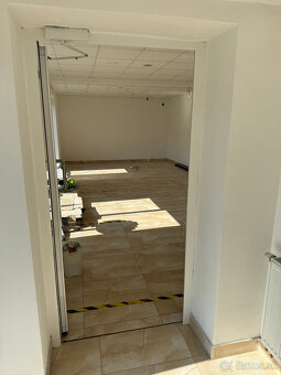 Obchodny priestor na prenajom v Raslaviciach - 6