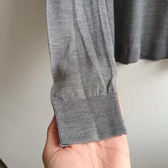 Uniqlo 100% vlnený sveter s okrúhlym výstrihom tenký svetrík - 6