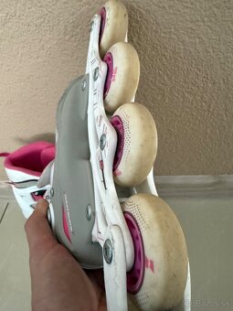 Dievčenské kolieskové korčule. - 6