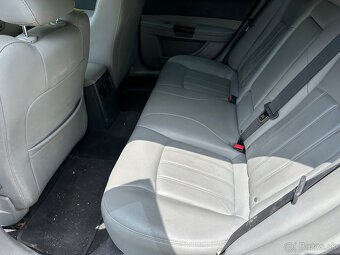 Rozpredam na N.D EU Verzia Chrysler 300C Sedan Limuzína - 6