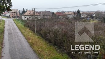 Stavebný pozemok Čata 1105 m2, tichá bočná ulička, všetky s - 6