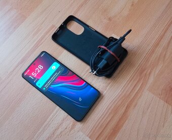 MOTOROLA moto g82 5G - 6.6" AMOLED, 6GB/128GB,NFC,TOP STAV - 6