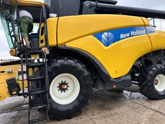 Sklízecí mlátička New Holland CR 9080 adaptér 7.30Vario rok - 6