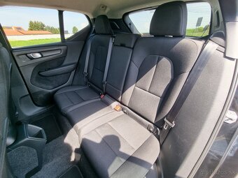Volvo XC40 D4 Momentum AWD A/T za 23.900 € - 6