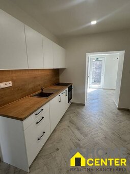 PREDAJ : MODERNÁ POLYFUNKČNÁ BUDOVA NA BÝVANIE AJ PODNIKANIE - 6