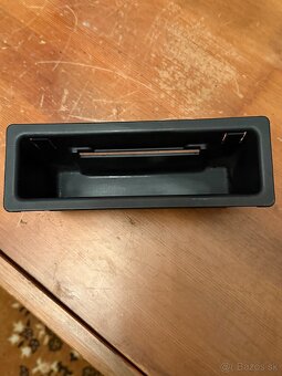 Predám čiernu plastovú odkladaciu priehradku do interiéru - 6