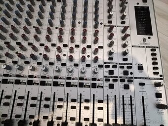Behringer 2642A - 6