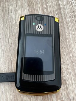 Motorola Razr V8 Zlata - 6