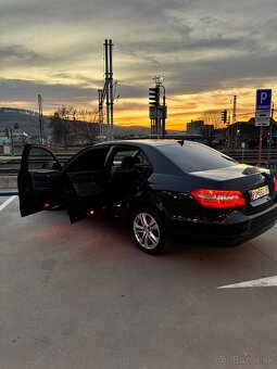 MERCEDES-BENZ E - 6