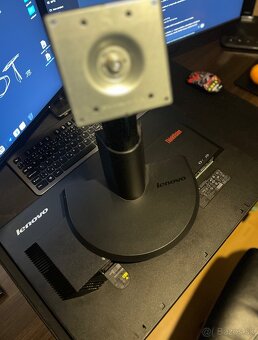 Monitor Lenovo ThinkVision + HDMI adaptér (Vention DVI-HDMI) - 6