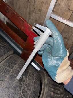 Bridgestone Blizzak 245/40 R18 - 6