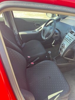 Toyota Yaris 1.3 - 6