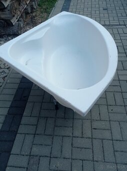 Predám rohovu vanu - 6