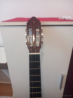 Predam gitaru bez škrabancov nové struny viac info volat - 6