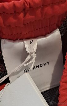 GIVENCHY PLAVKY 0 - 6