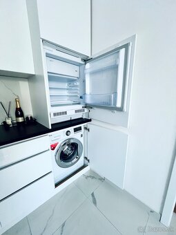 Na prenájom moderne zariadený 2 izb.byt s loggiou v BB - 6