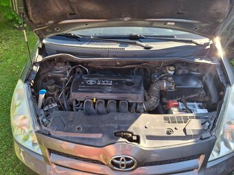 Toyota Corolla Verso 1,8 VVTi - 6