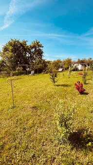 Predám stavebný pozemok 863 m2 s chatkou - 6