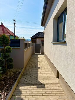 ŠAHY: Exkluzívny rodinný dom s bazénom, garážou a altánkom - 6
