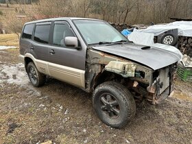 Rozpredám nissan terrano 2.7 diesel 2001 - 6