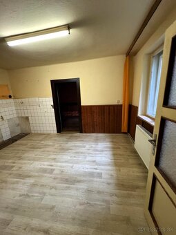 Na predaj dvojgeneračný rodinný dom v centre obce Plešivec - 6