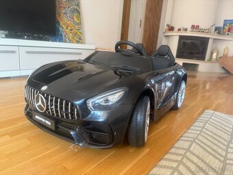 Elektrické auto Mercedes amg - 6