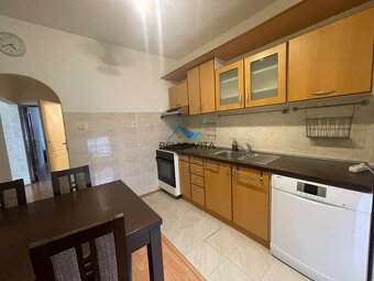 Priestranný 4-izbový byt s balkónom na prenájom v Šali-Veči - 6