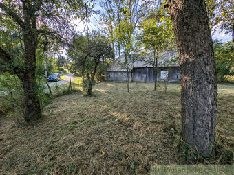 Priestranný pozemok s pôvodným domom - Kolonica, okr. Snin - 6