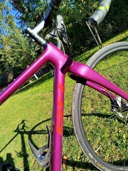 Cestný karbonový bicykel BH - 6